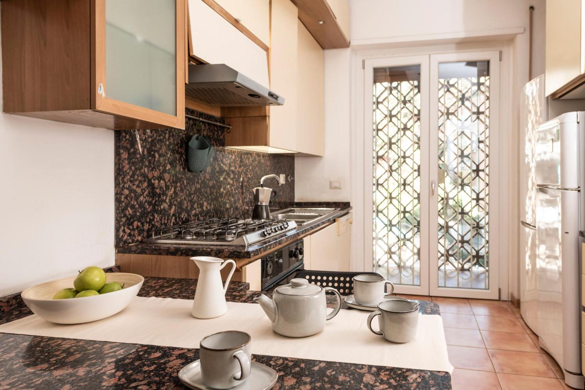 Spazioso Appartamento Vicino Eur Rome Bagian luar foto